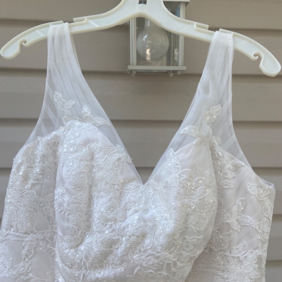 Oleg Cassini Wedding Dress - Picture 2 of 6